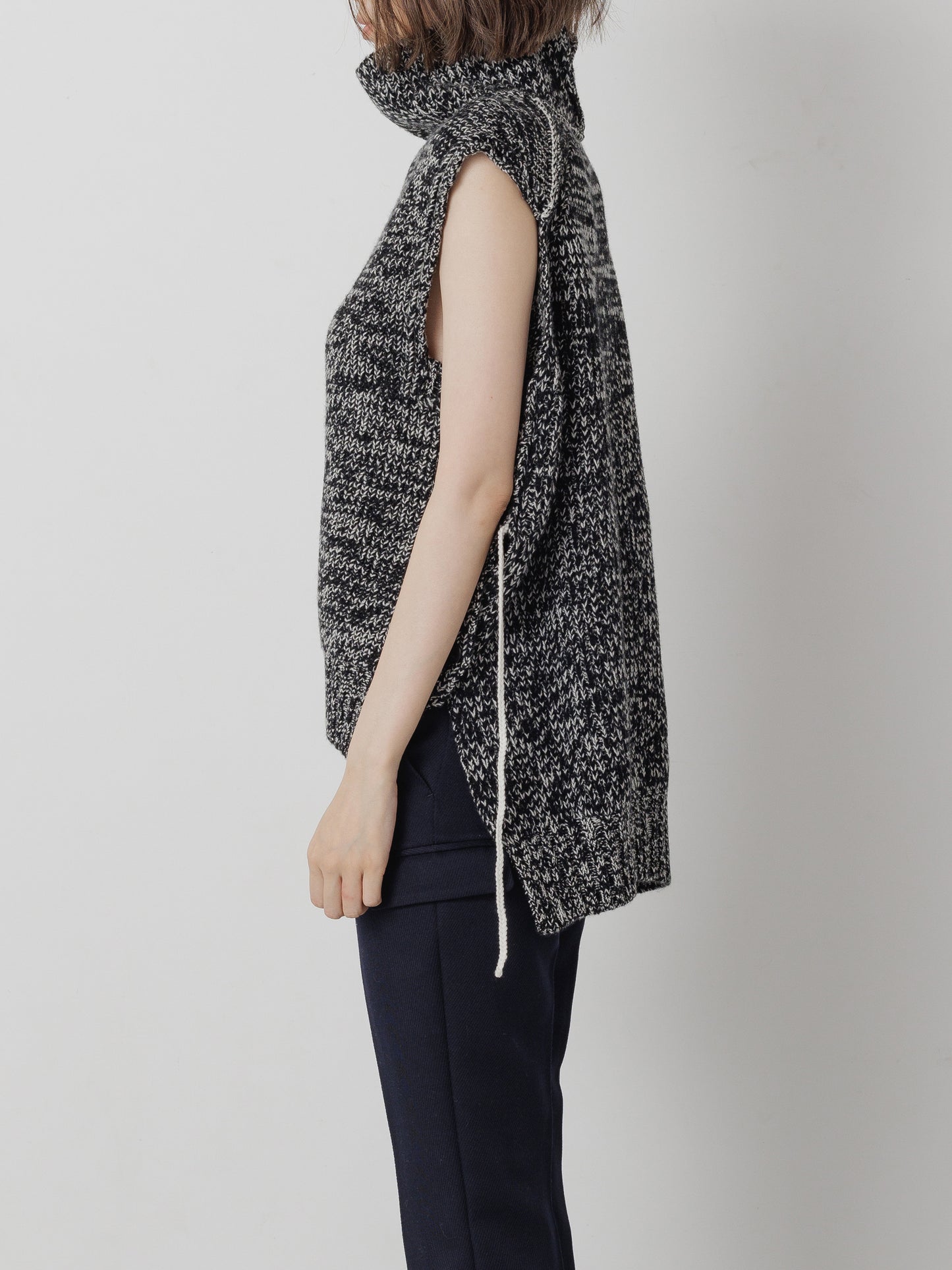 COLOR STITCH LOWGAUGE VEST BLACK MIX