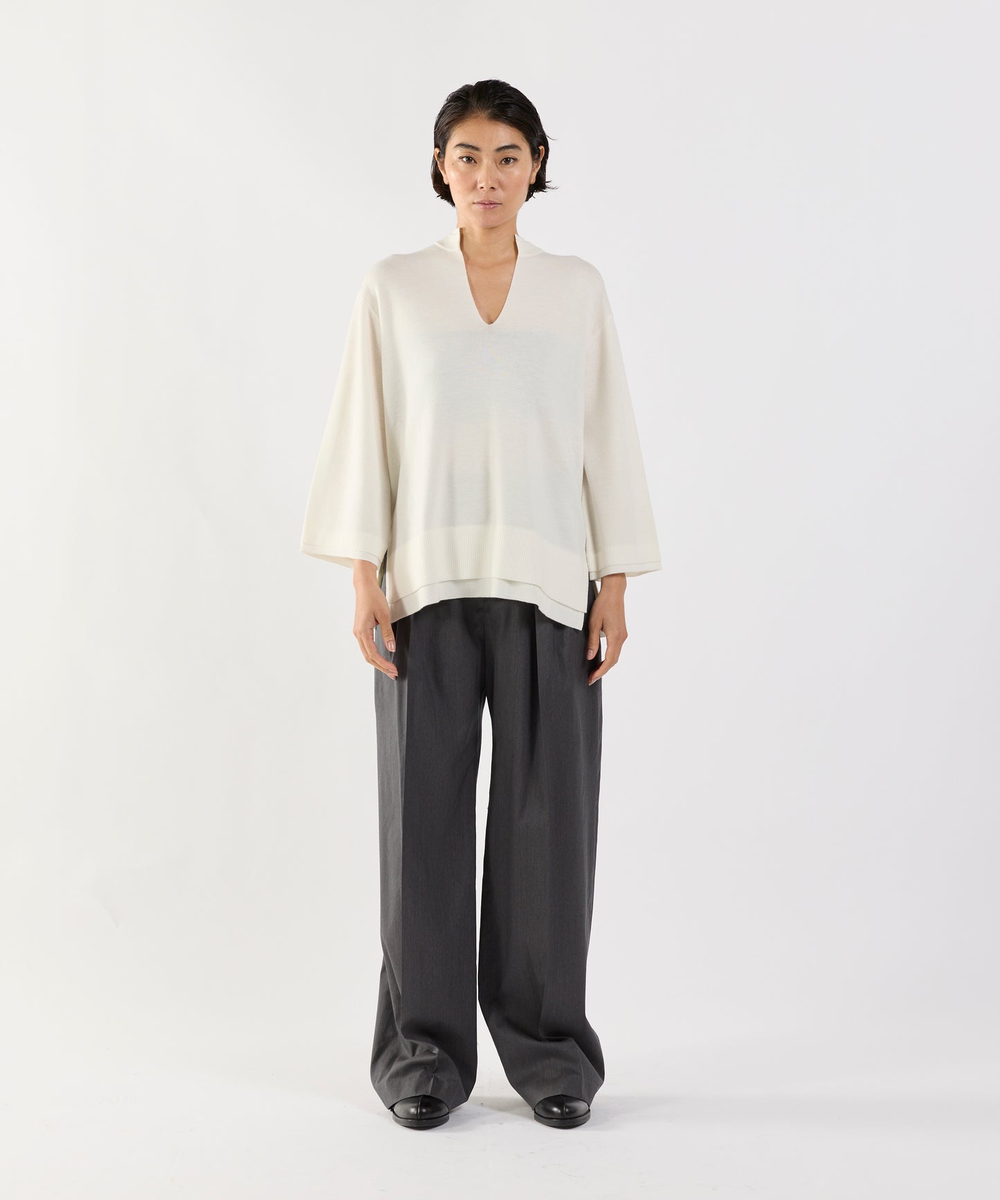 【26SS予約商品】Slit Neck Knit Top GREY