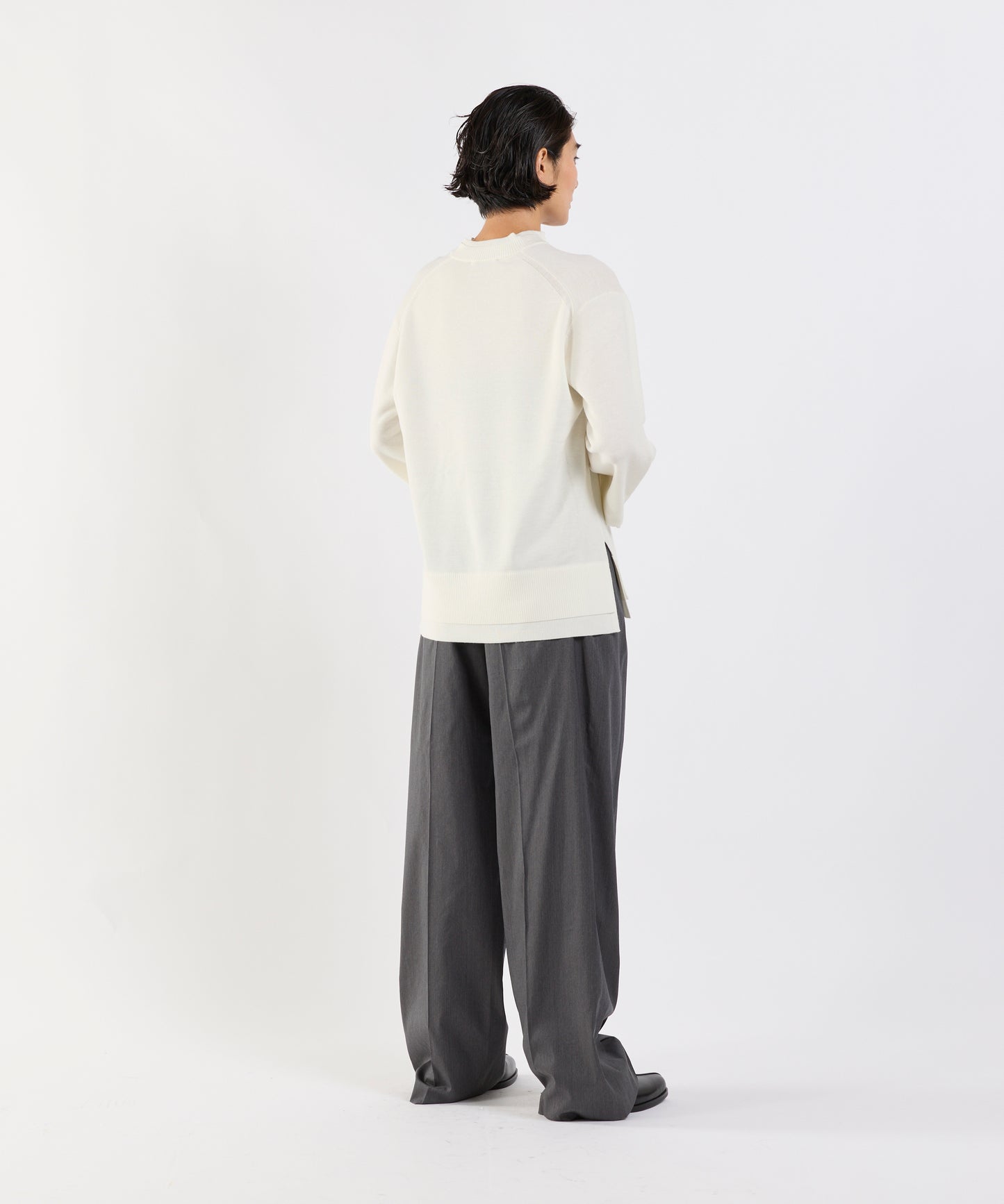 【26SS予約商品】Slit Neck Knit Top GREY