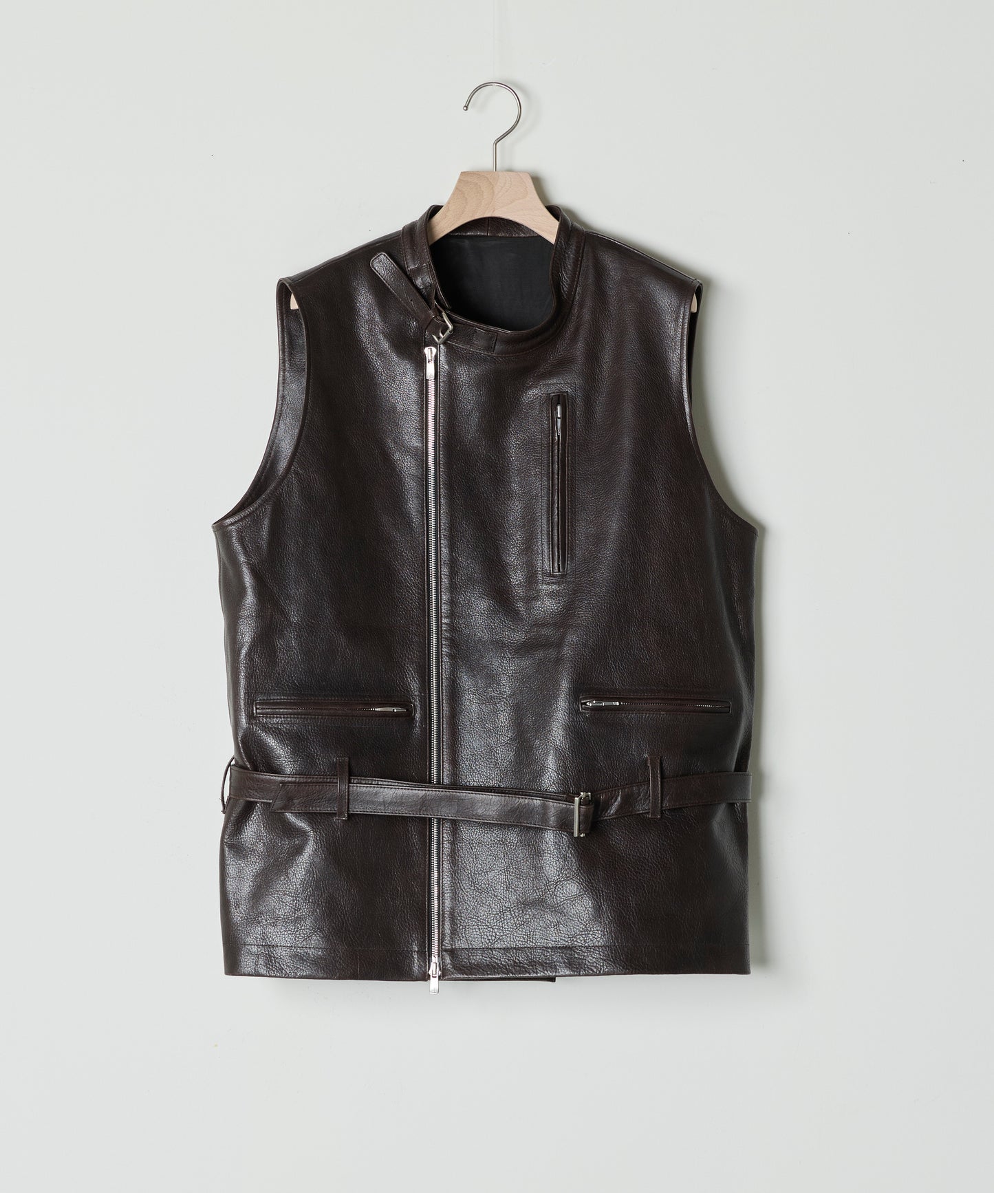 【26SS予約商品】Low-Waisted Belted Leather vest DK.BROWN