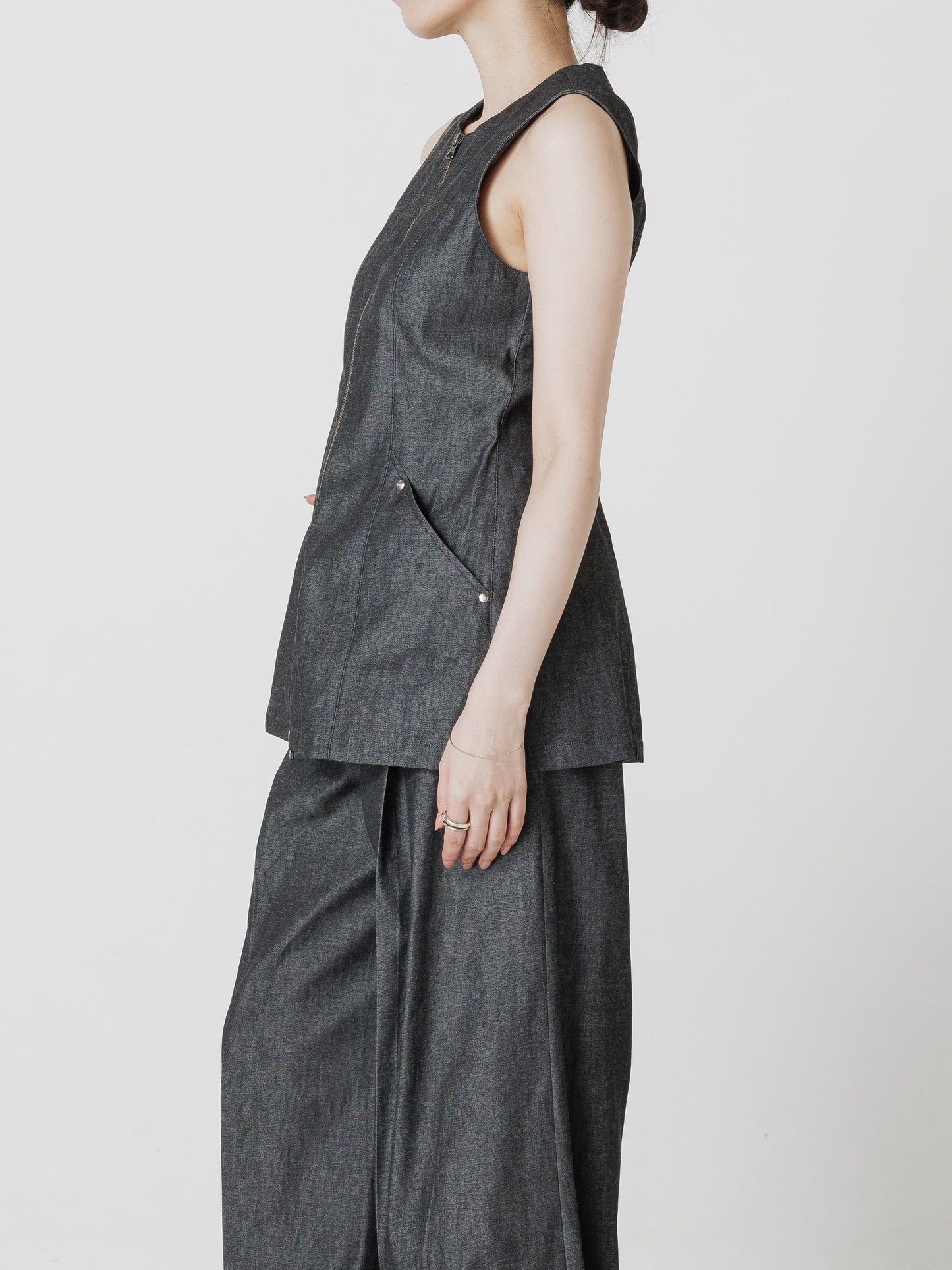 【26SS予約商品】BACK SLIT DENIM TOPS BLACK DENIM