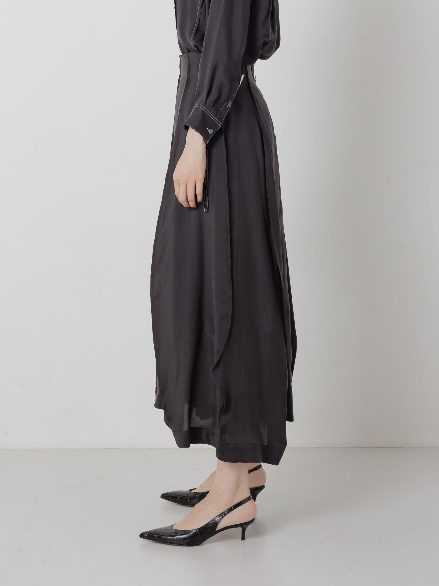 CUPRO CURVE SKIRT CHARCOAL