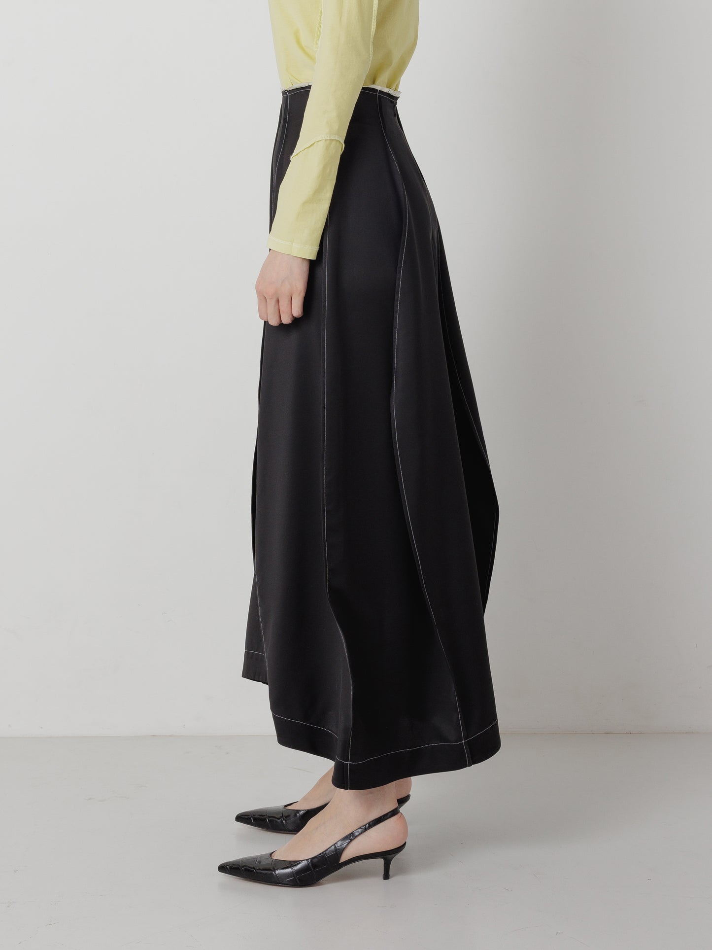 SATIN STITCH SKIRT BLACK