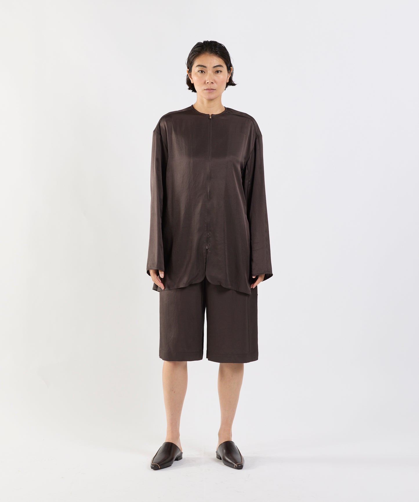 【26SS予約商品】Minimal Satin Zip-Up Blouse BLACK
