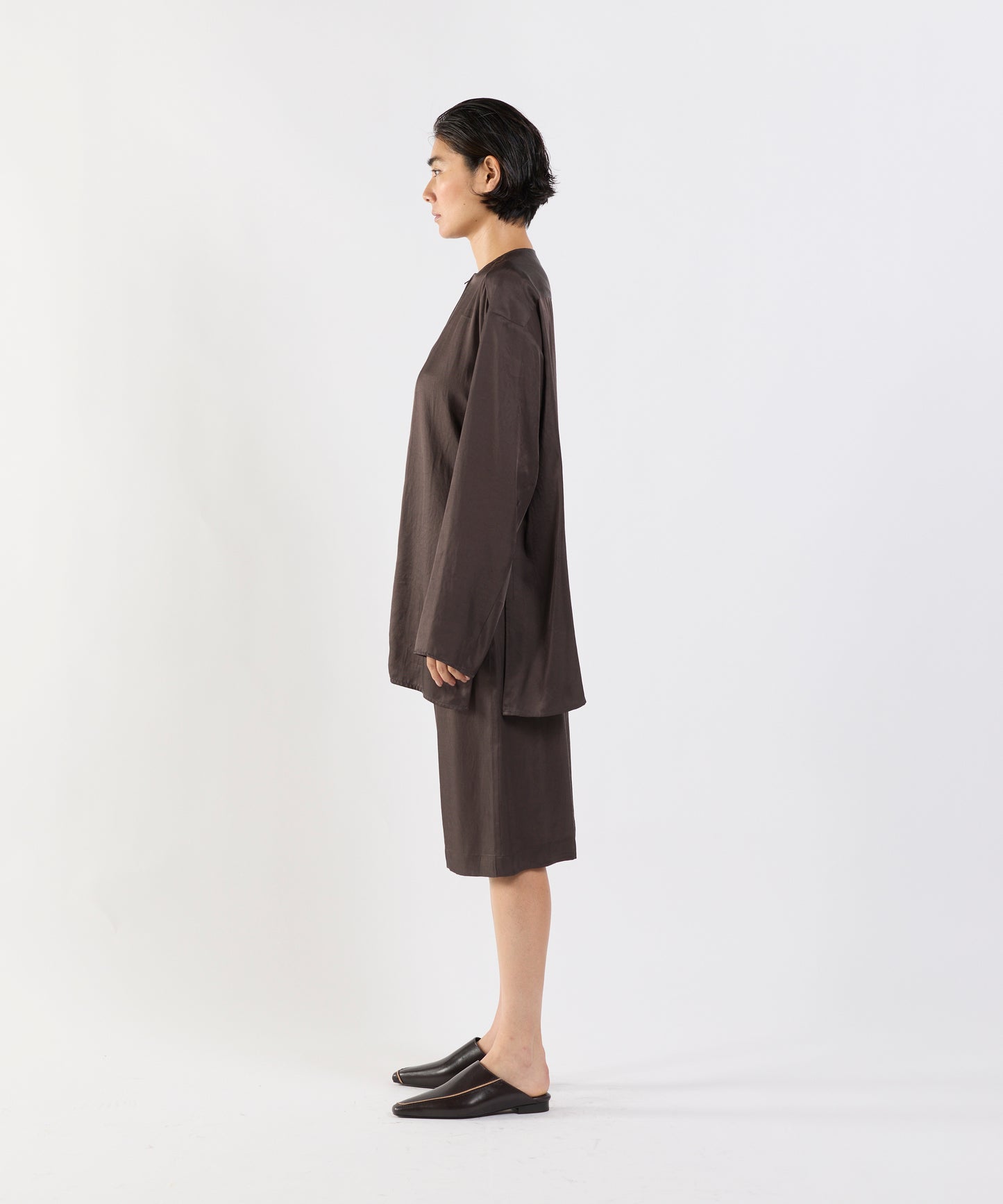 【26SS予約商品】Minimal Satin Zip-Up Blouse BLACK