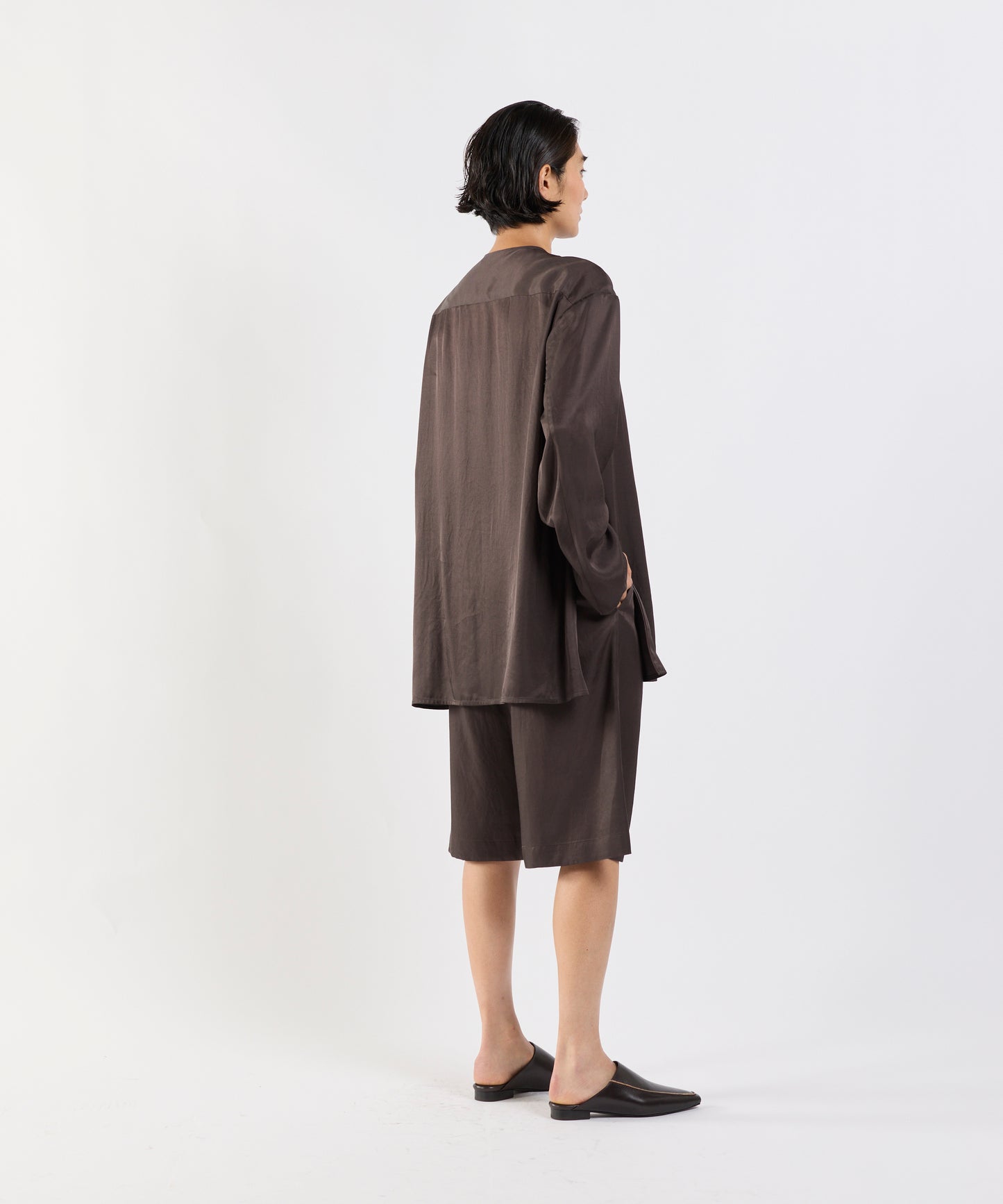 【26SS予約商品】Minimal Satin Zip-Up Blouse BLACK