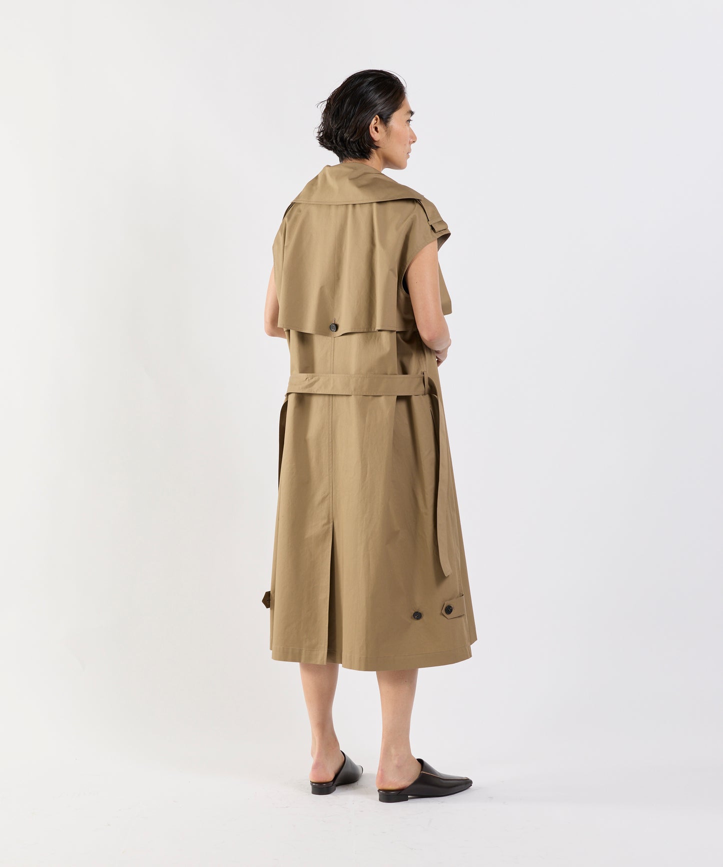 【26SS予約商品】Asymmetric Cape-Layer Dress L.BROWN