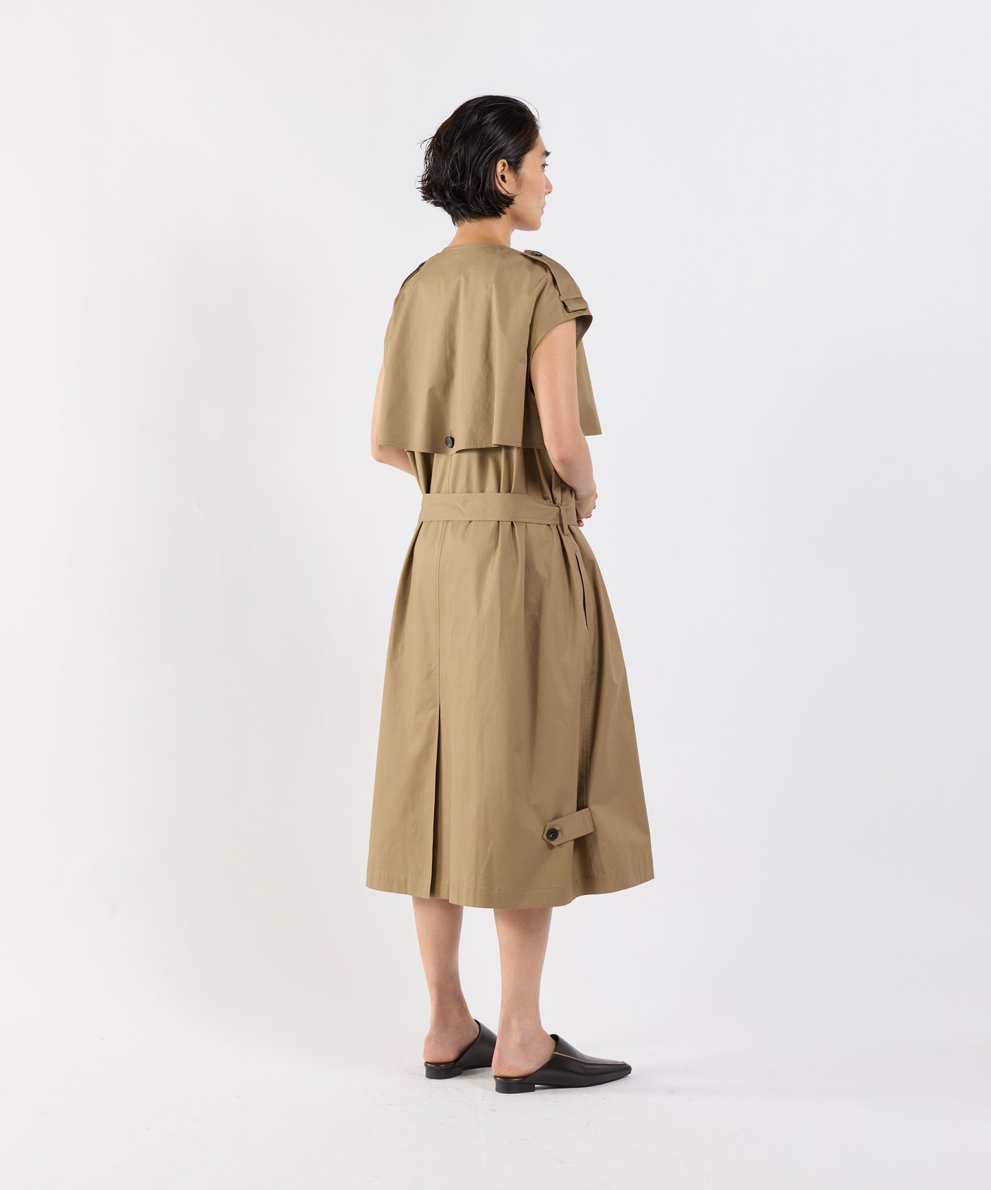 【26SS予約商品】Asymmetric Cape-Layer Dress L.BROWN