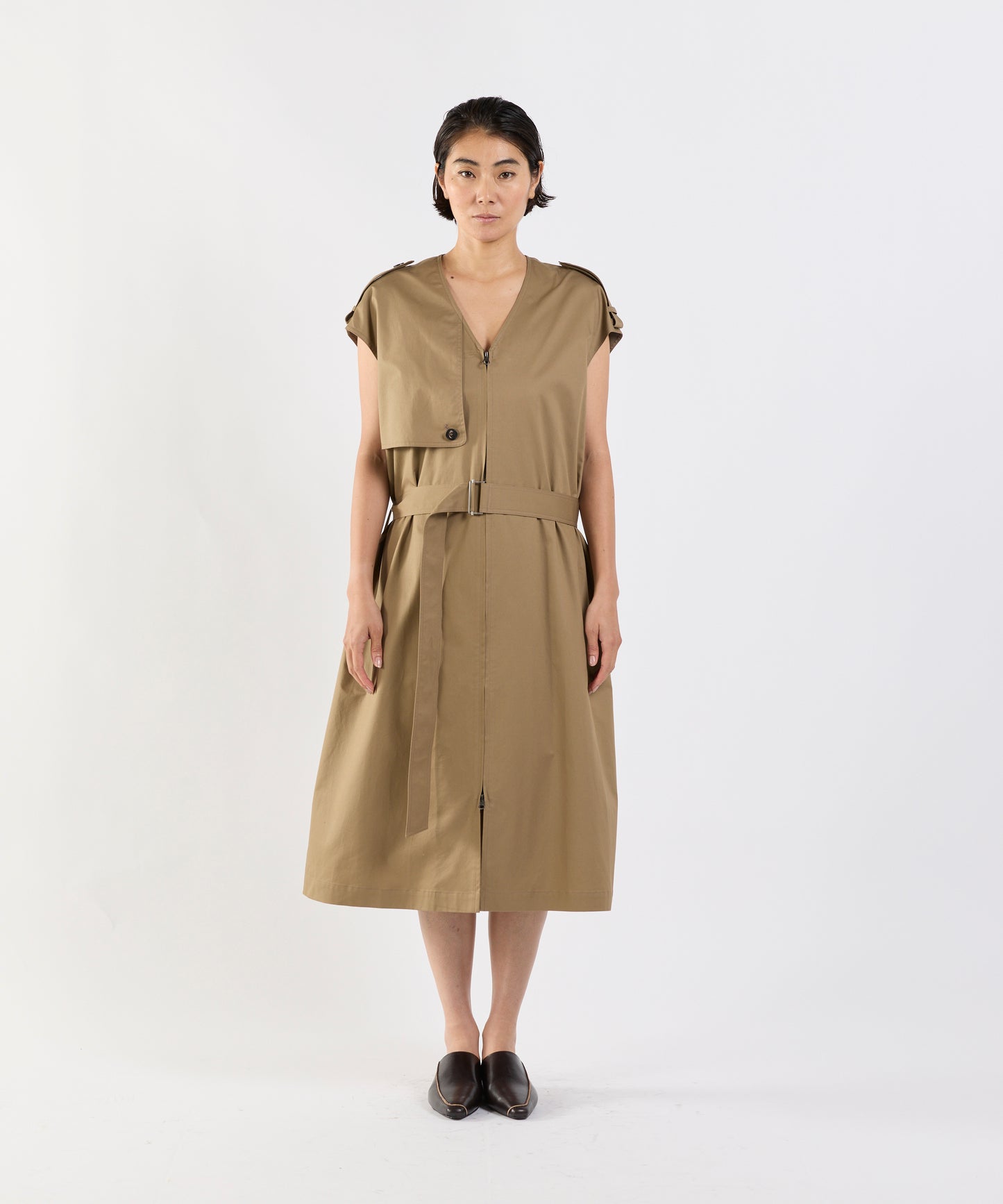【26SS予約商品】Asymmetric Cape-Layer Dress L.BROWN