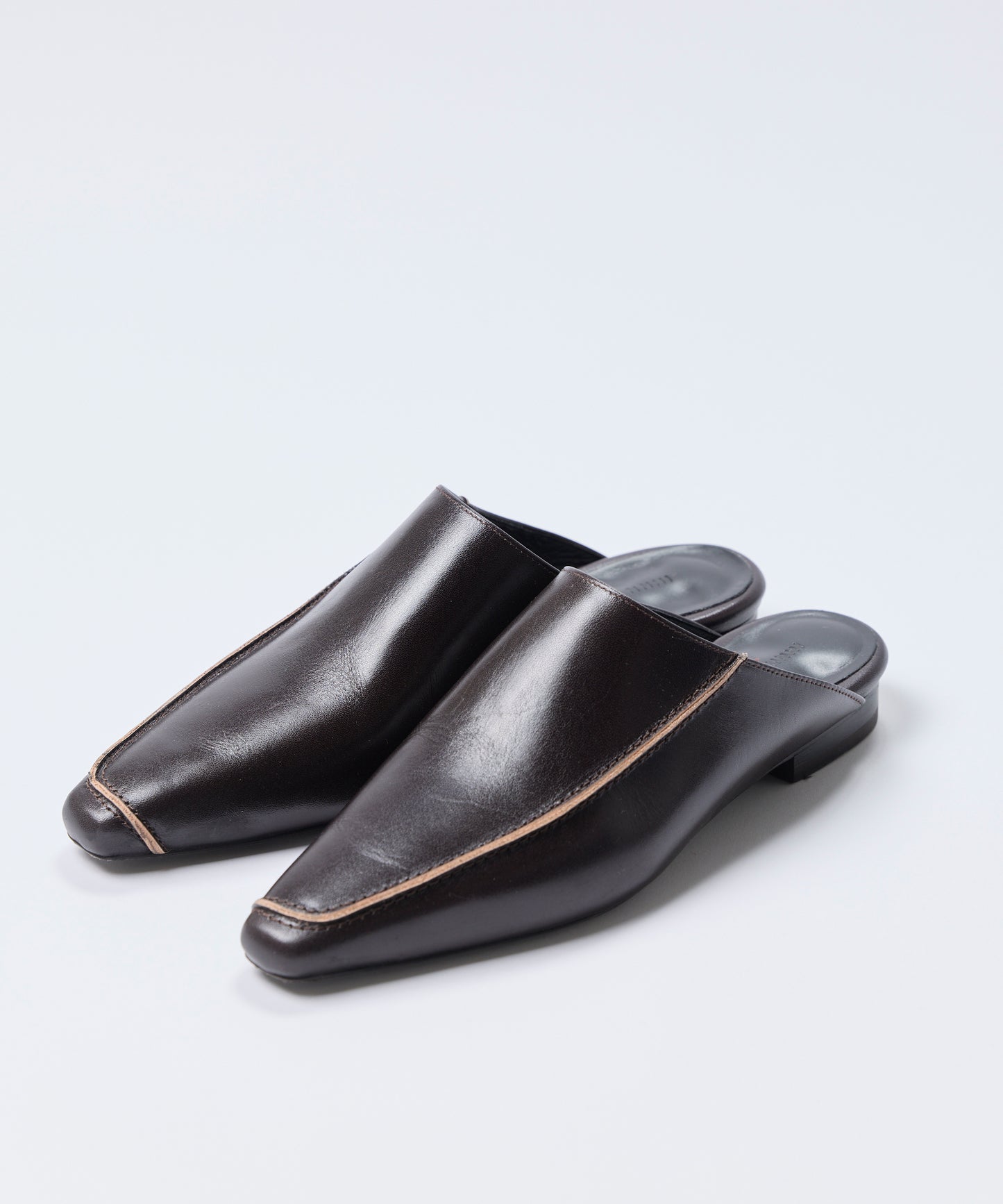 【26SS予約商品】Asymmetrical edge BROWN