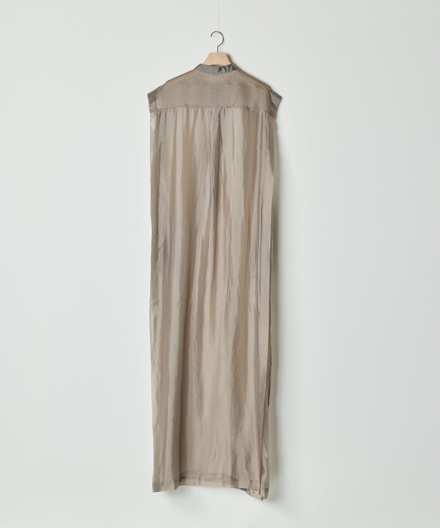 【26SS予約商品】Sleeveless Tuck Shirt Dress KHAKI