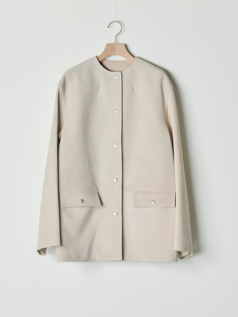 【26SS予約商品】Collarless Suede Jacket LIGHT BEIGE