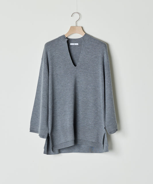 【26SS予約商品】Slit Neck Knit Top GREY