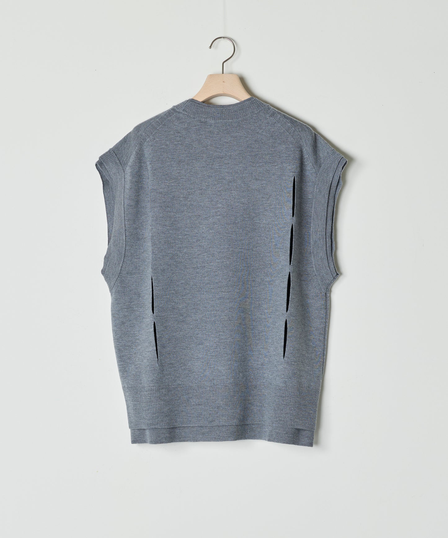 【26SS予約商品】Cut-Out Knit Vest GREY