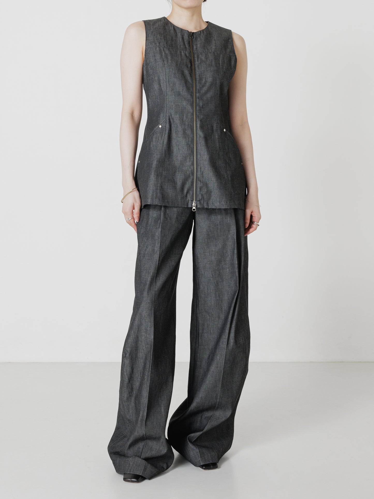 【26SS予約商品】BACK SLIT DENIM TOPS BLACK DENIM
