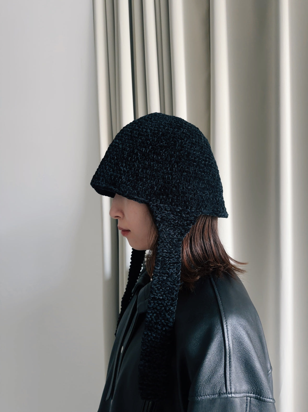 HANDKNIT STRAP HAT BLACK